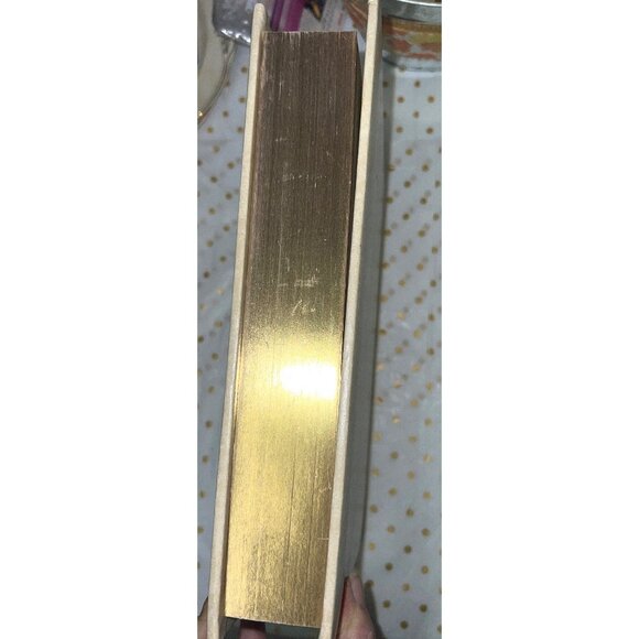 Holy Bible Heirloom Edition Gold Trim Pages Genealogy Section Hardcover - Picture 6 of 8